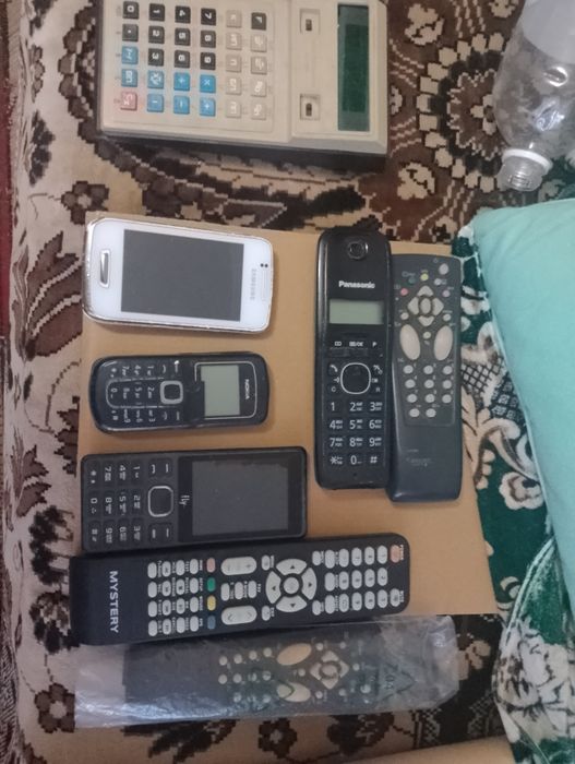 Пульти телефони бритви