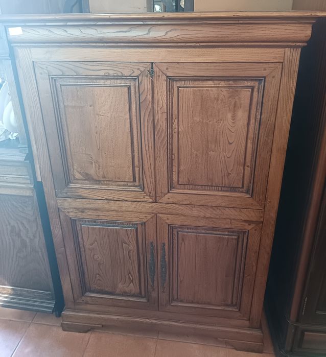 Móvel com escrivaninha em carvalho