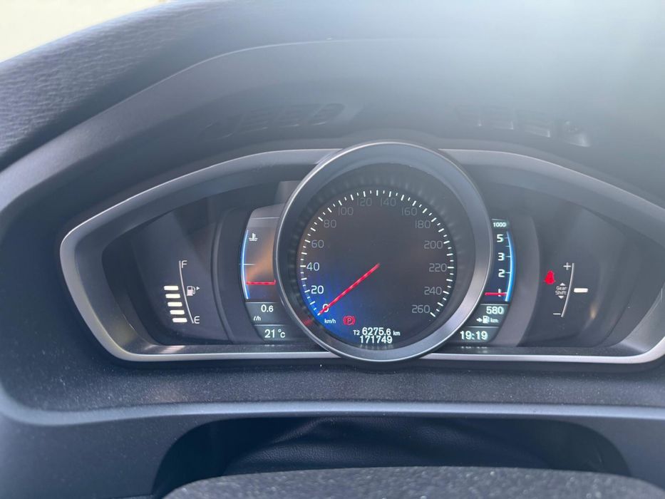 Volvo V40 R Design