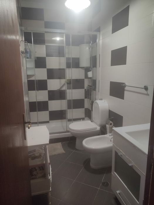Alugo Quarto em CORROIOS  perto da estação dos comboios, 350 euros com todas as despesas incluídas, água  luz gás  internet,
