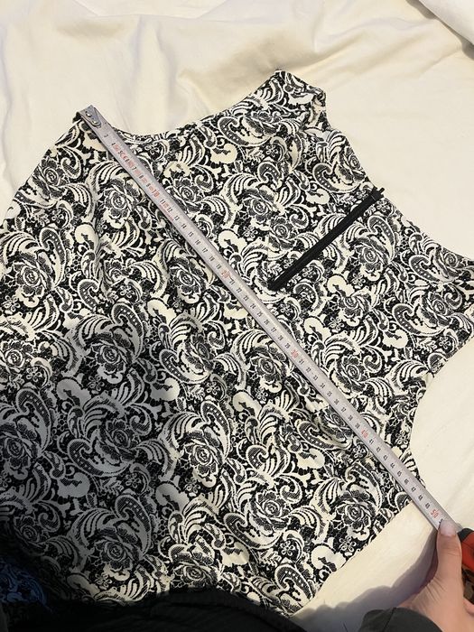 Sukienka elegancka wieczorowa w kwiaty czarno biała
