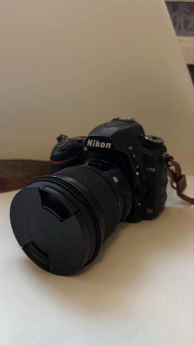 Nikon D750 цифровий дзеркальний фотоопарат та обєктив