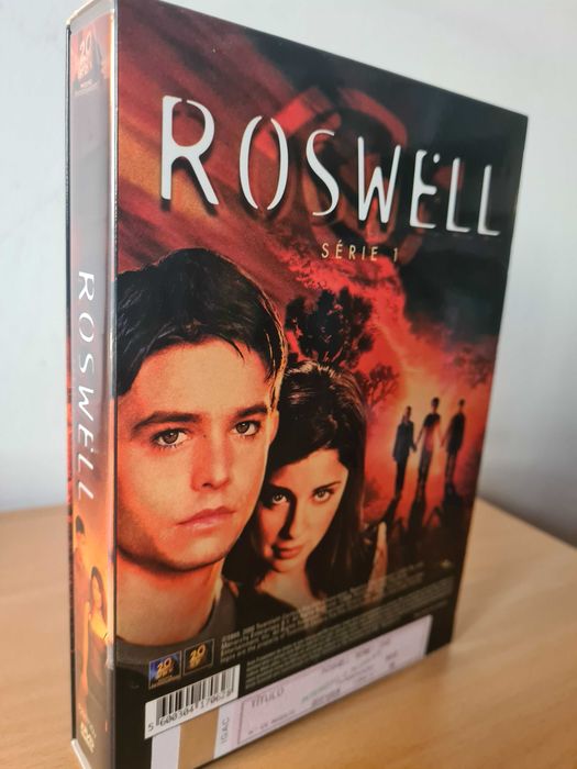Primeira temporada da série "Roswell" em DVD