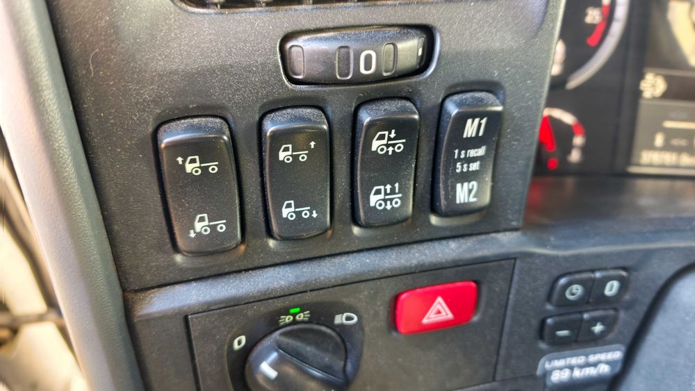 Scania R580 V8 6x4 basculante susp. ar