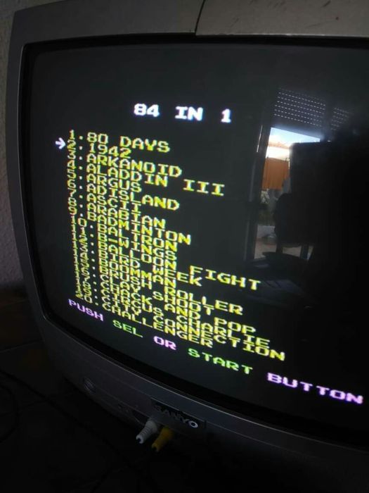 Consola com 84 jogos+ televisão