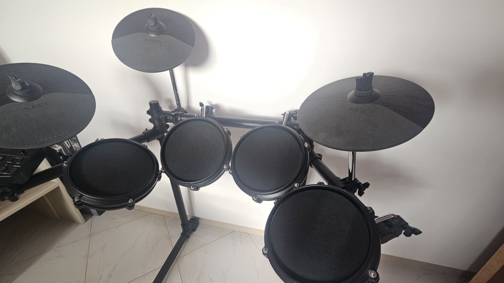 Bateria eletrónica Alesis