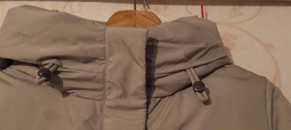 Зимова жіноча куртка.