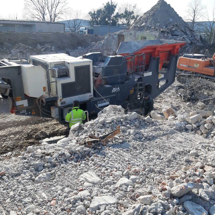 Rozbiórki, kruszenie gruzu, wynajem kruszarki, przesiewacza