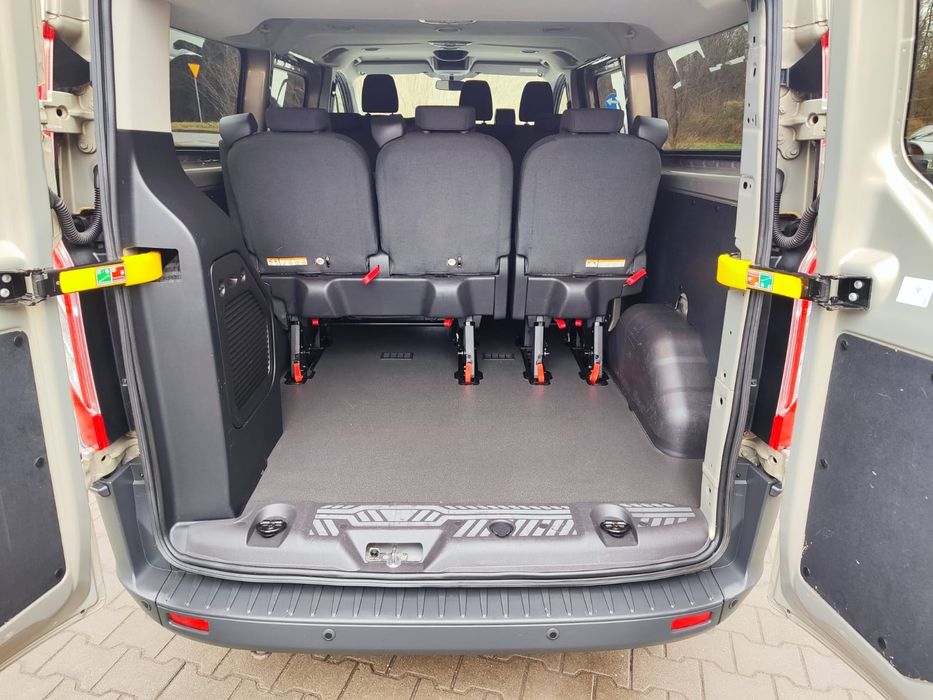 Wynajem busów 9 osobowych Ford Transit Custom