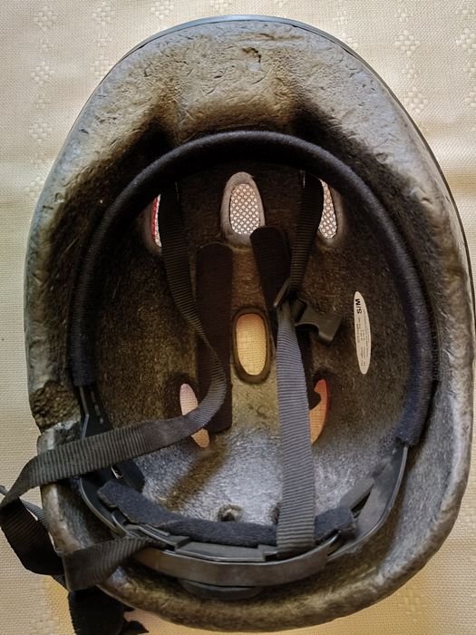 Kask dziecięcy 52-56 ochronny lekko uszkodzony styropian