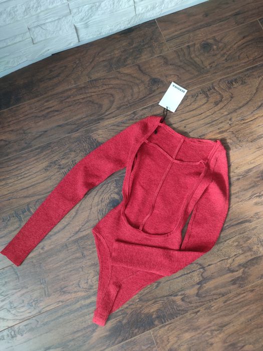 Bershka body z odkrytymi plecami mega kobiece  Rozmiar  XS S