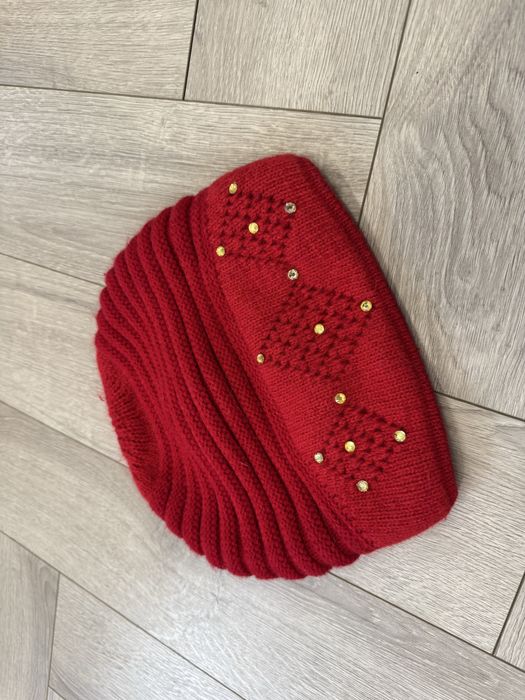 Czapka zimowa czerwona z cyrkoniami futro królicze