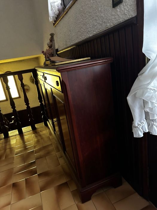 Sapateira de madeira