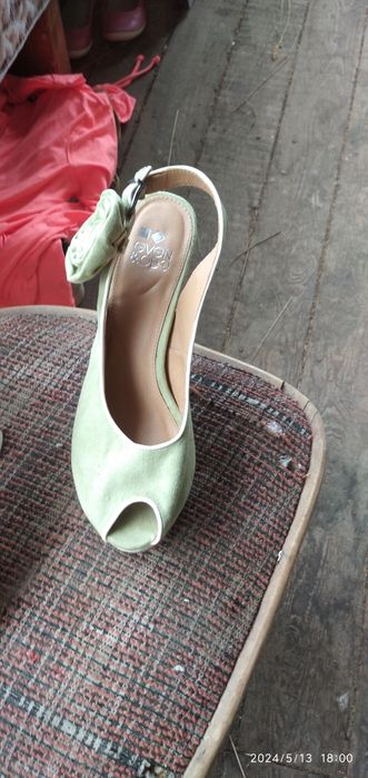 Продам женские туфли