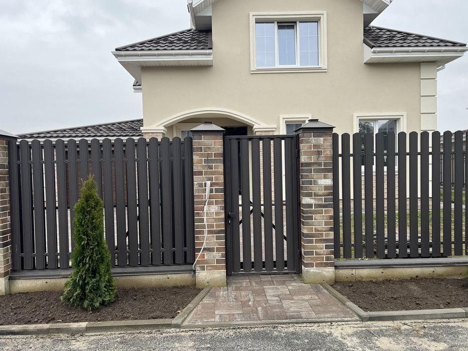 Елегантний новий будинок в Щасливому