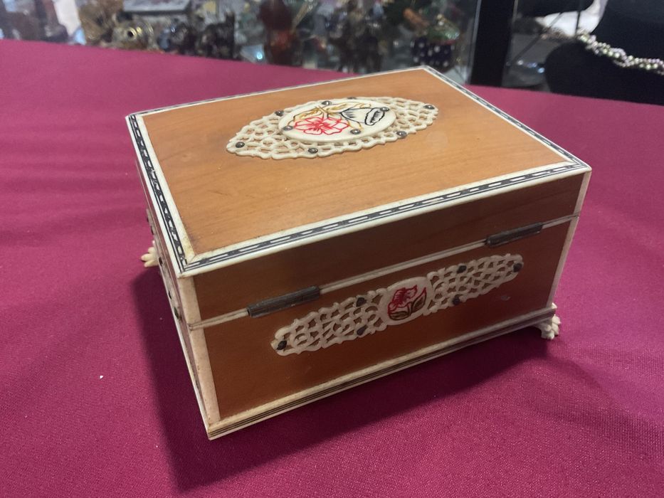 Caixa joias trabalho inlaid em osso ,mad,sândalo 12x09x07 cm