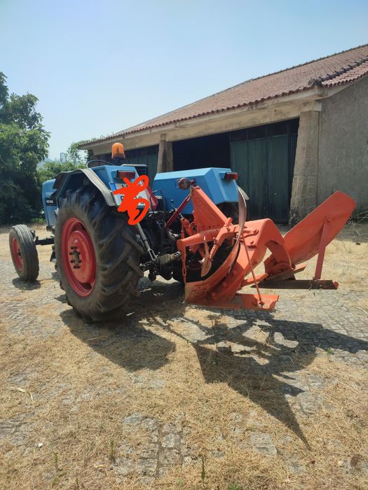 Trator agrícola (Perkins)+ Charua Galucho