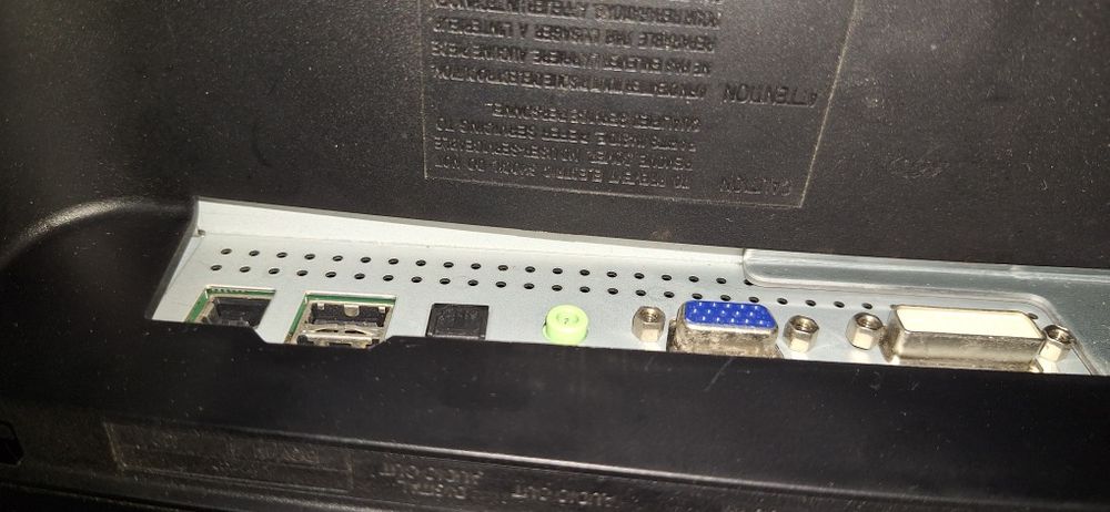 Tv Monitor Samsung T240 z podstawą i pilotem.