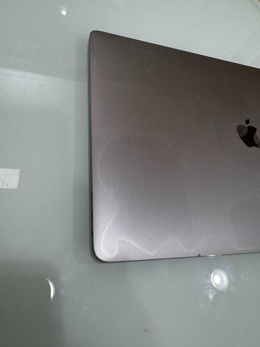 Macbook Pro e Air a Preço Outlet com Ligeiros Defeitos