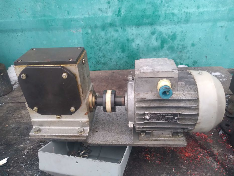 Электродвигатель+ редуктор( 0.37квт, 1:60)