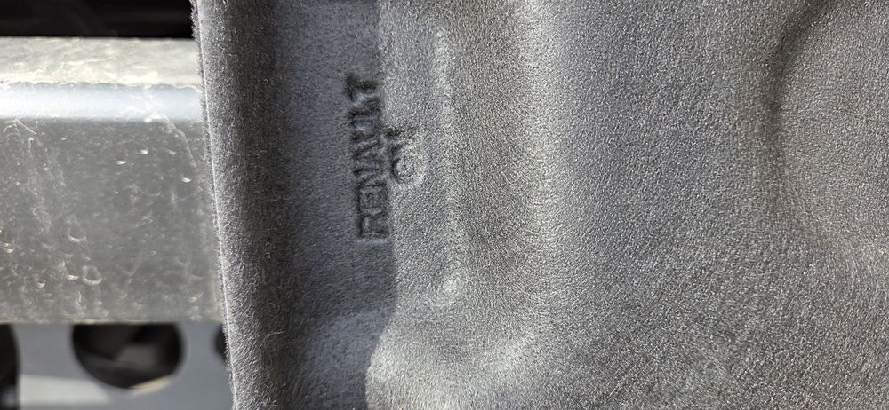 Полиця задня Рено Трафік пасажир оригінал