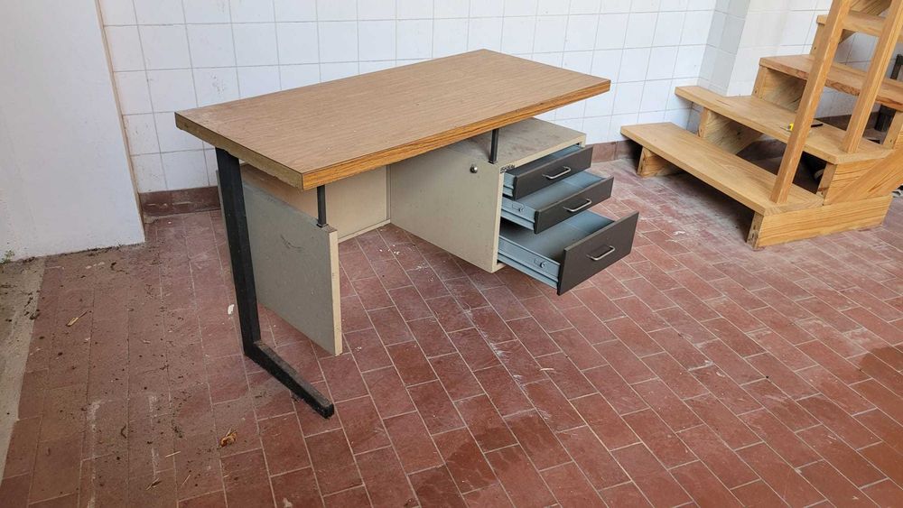 Secretária Antiga Ferro Madeira Cadeira Braços