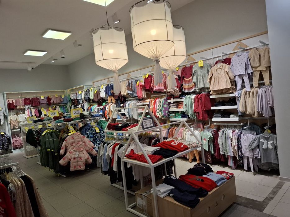 Wyposazenie/meble sklepu odziezowego 5.10.15