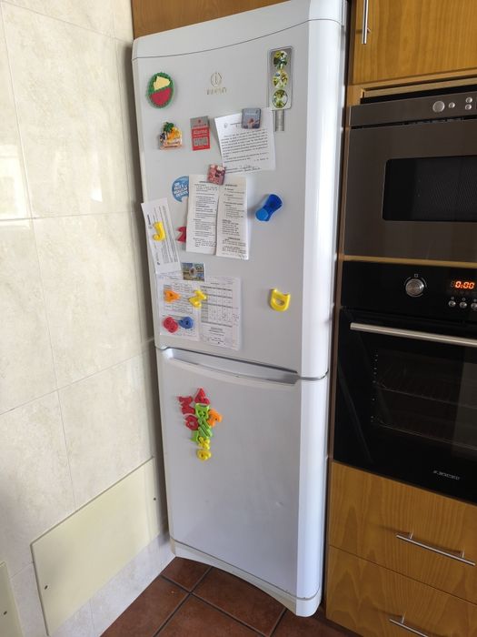 Frigorífico combinado Indesit