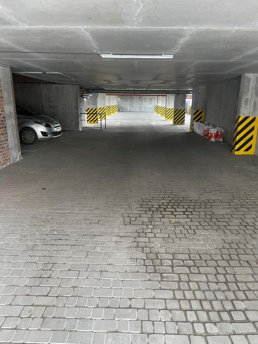 Оренда паркомісця вул. Городоцька 226 Resident Hall 226а