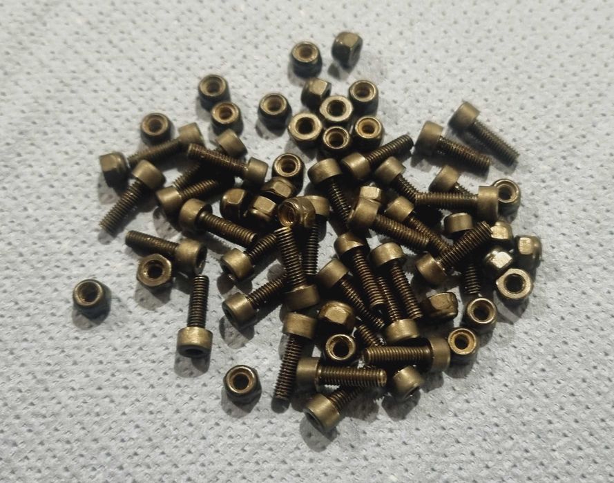 Piny do pedałów platformowych Race Face Chester (32 szt.)