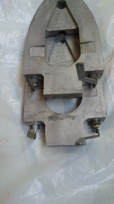 Сменные нагревательные тены для советских утюгов.