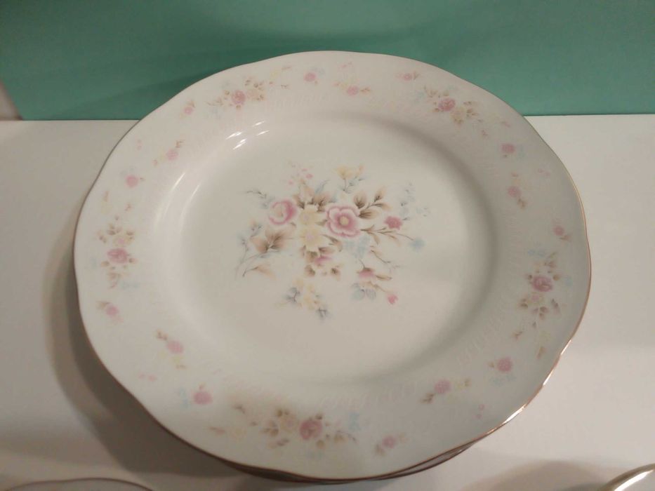 Serviço de jantar antigo para 4 pessoas, de Yong Sheng Porcelain Comp.