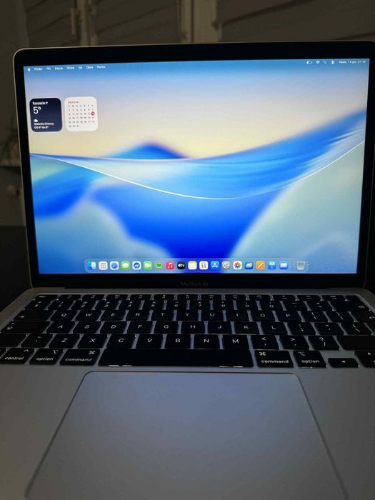 MacBook Air M1 13 cali / 97% baterii
