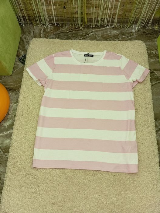 Жіноча футболка.