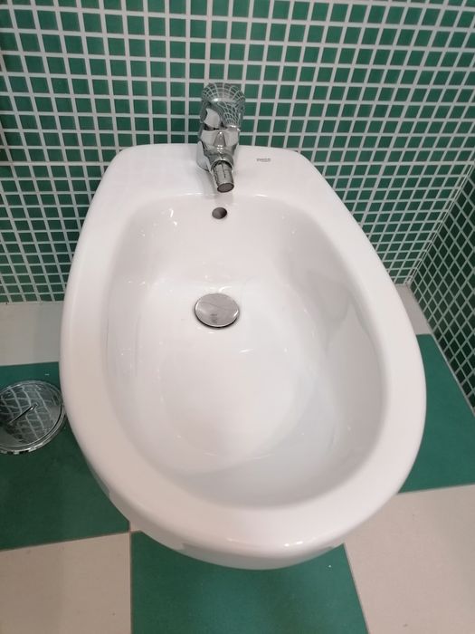 Bidé e torneira Roca