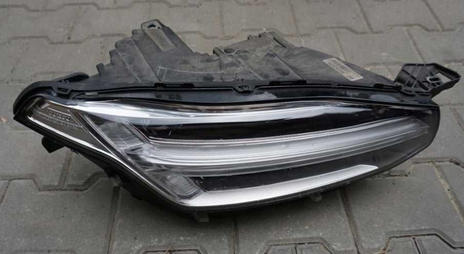 Передні фари  на  Volvo XC90 2014 (2 покоління)