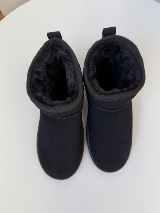 Жіноче взуття.