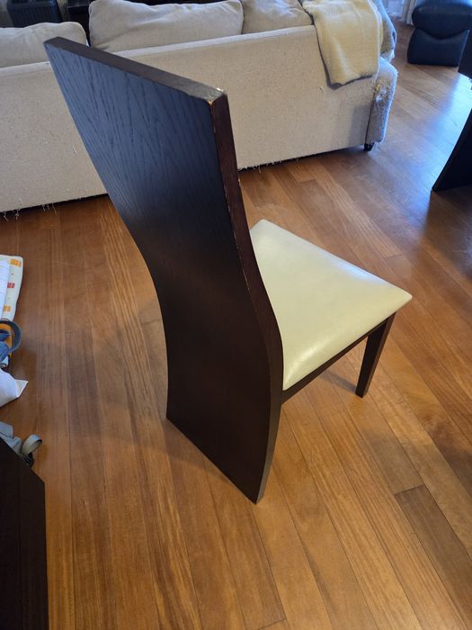 Vendo mesa com cadeiras