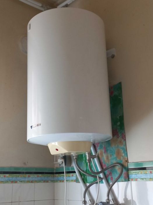 Vendo cilindro elétrico Junkers, em bom estado de funcionamento.