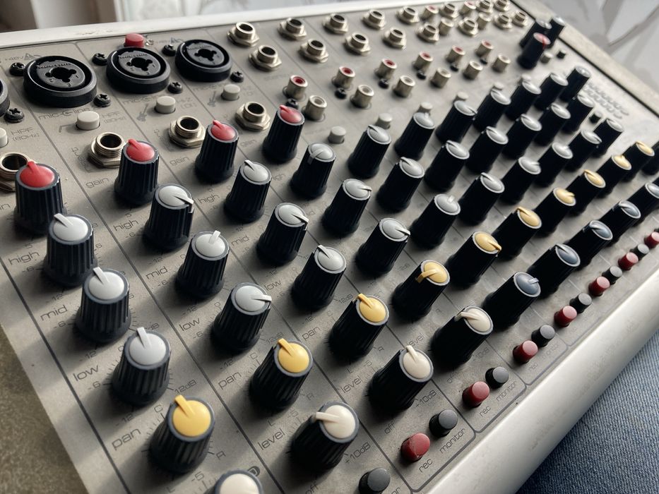 Mikser Soundcraft Compact 10 uszkodzony.