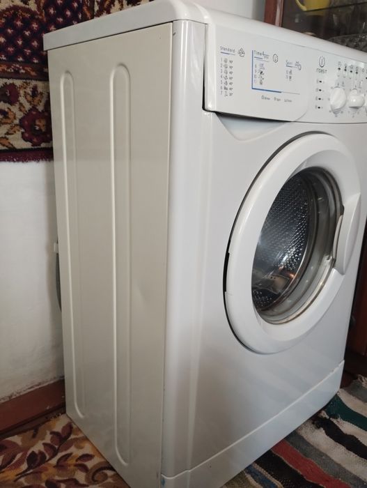 Пральна машинка Indesit