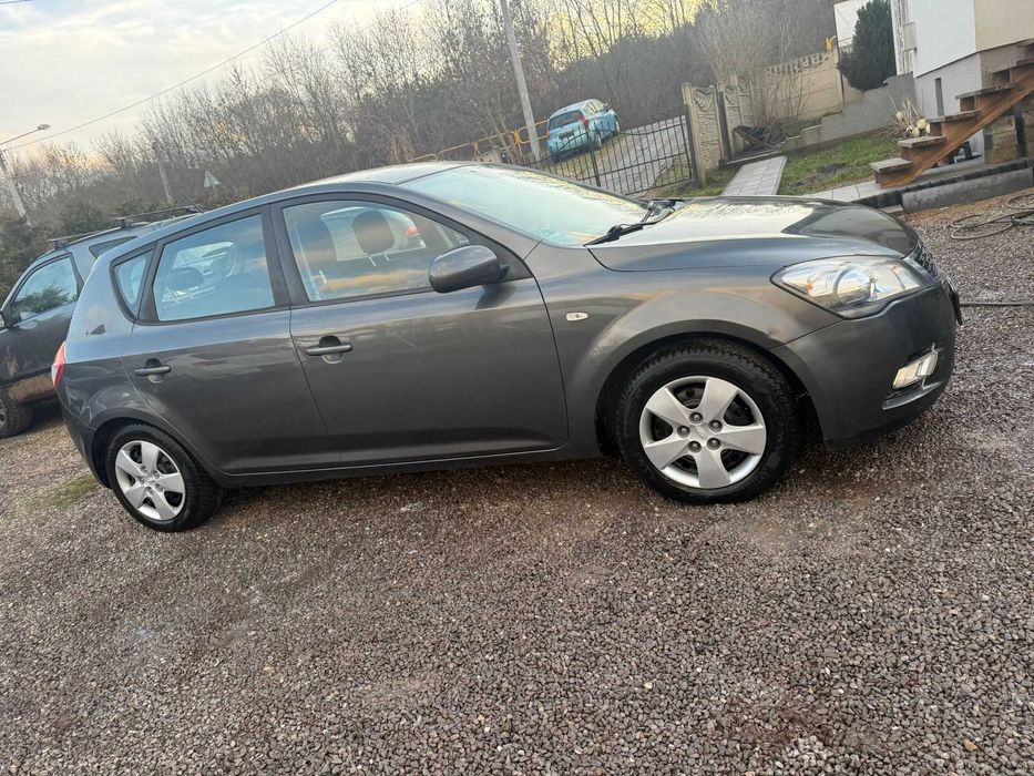 Kia ceed polift nowszy model 1.4benzyna z niemiec opłacona