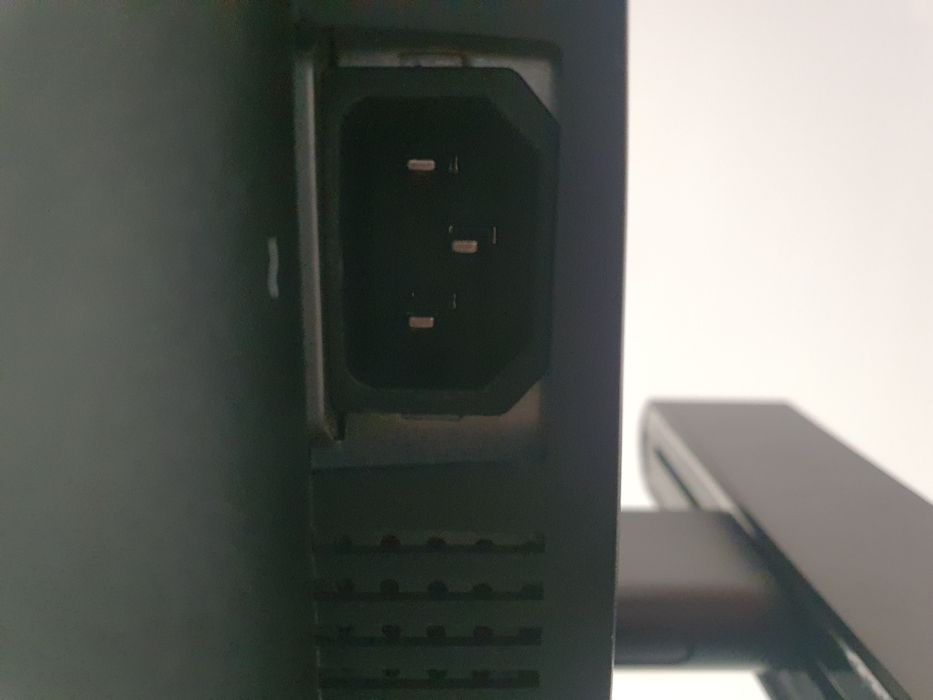 Monitor Gaming HP Omen 24 (24'' - 1 ms - 165 Hz)