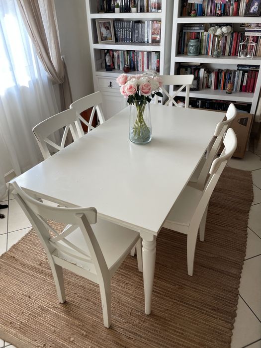 Mesa e cadeiras de sala jantar