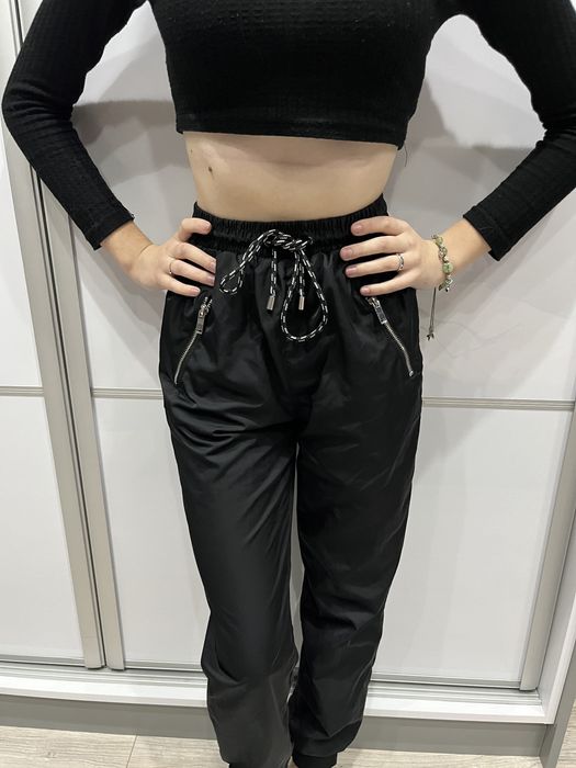 Spodnie Nowe Joggery Czarne Śliskie Sznurki Kieszenie