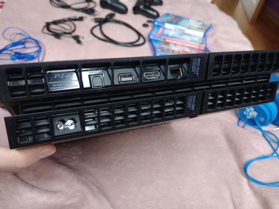 PS4 oryginalne 1T wersja FAT pierwsza mało używane