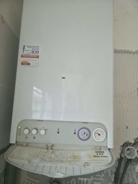 Lote de Artigos para Casa / Remodelação – Excelente Estado (Loiça, Móvel, Porta, Caldeira)