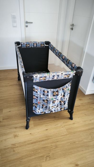 Cama de viagem dobrável com rodas e saco de transporte