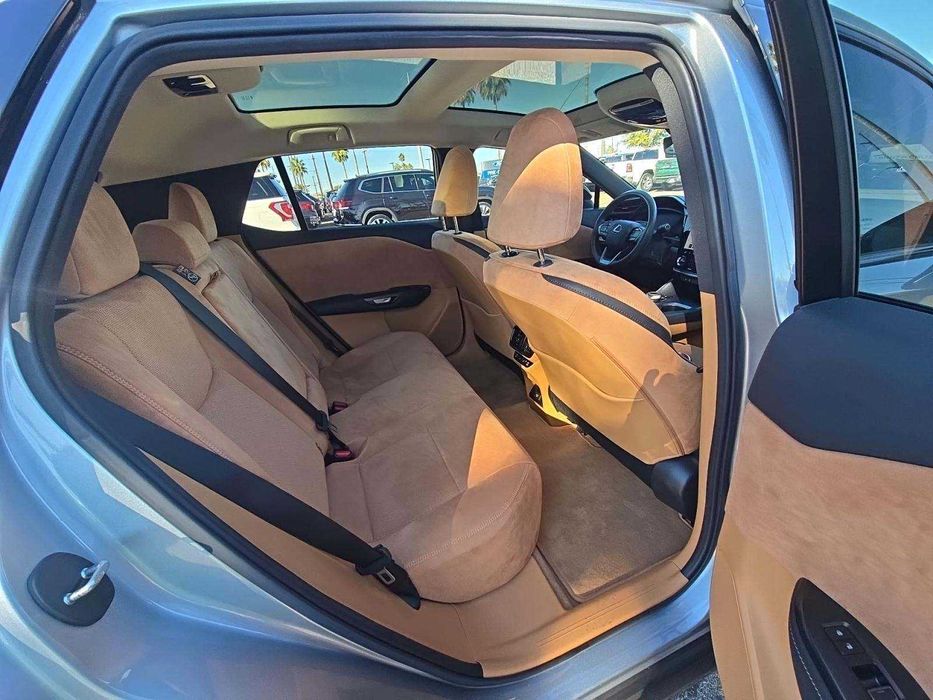 Lexus RZ 450e Luxury 2023 — перший електричний Lexus нового покоління