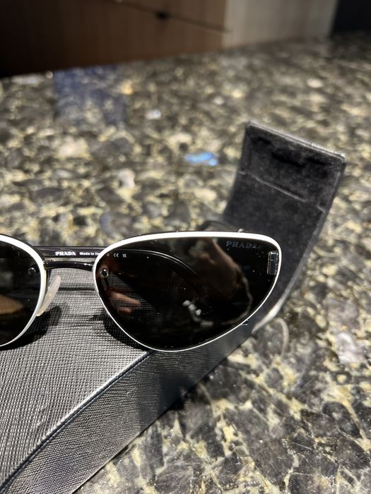 Сонцезахисні окуляри Prada